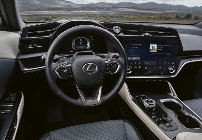 2023_Lexus_RZ_Interior_21-scalede87ca383e7f79e7f.jpg