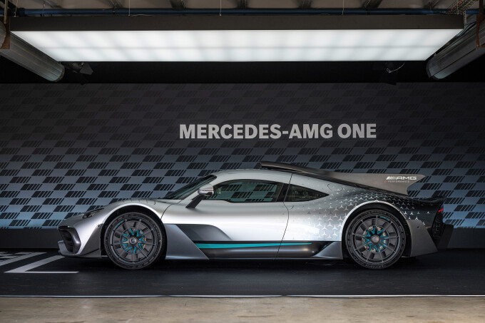 Mercedes-AMG ONE (Kraftstoffverbrauch gewichtet, kombiniert: 8,7 l/100 km; CO2 Emissionen gewichtet,
