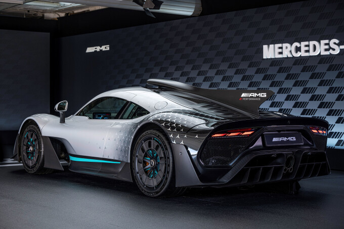 Mercedes-AMG ONE (Kraftstoffverbrauch gewichtet, kombiniert: 8,7 l/100 km; CO2 Emissionen gewichtet,