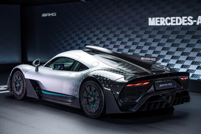 Mercedes-AMG ONE (Kraftstoffverbrauch gewichtet, kombiniert: 8,7 l/100 km; CO2 Emissionen gewichtet,
