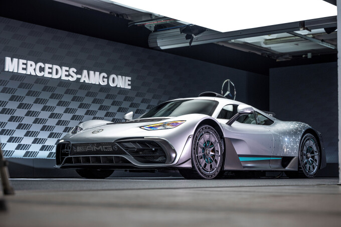 Mercedes-AMG ONE (Kraftstoffverbrauch gewichtet, kombiniert: 8,7 l/100 km; CO2 Emissionen gewichtet,