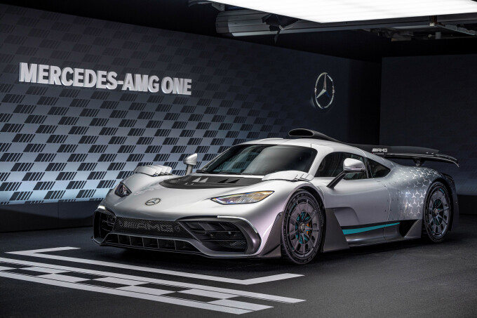 Mercedes-AMG ONE (Kraftstoffverbrauch gewichtet, kombiniert: 8,7 l/100 km; CO2 Emissionen gewichtet,