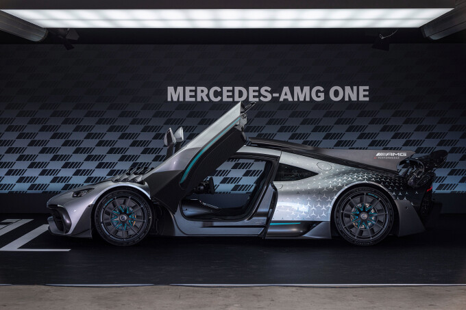 Mercedes-AMG ONE (Kraftstoffverbrauch gewichtet, kombiniert: 8,7 l/100 km; CO2 Emissionen gewichtet,