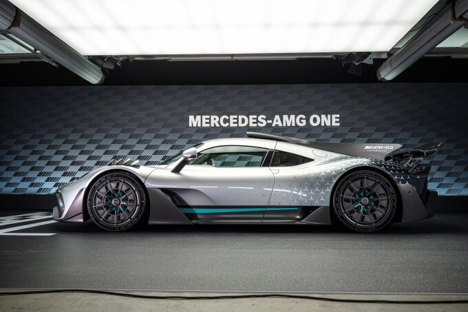 Mercedes-AMG ONE (Kraftstoffverbrauch gewichtet, kombiniert: 8,7 l/100 km; CO2 Emissionen gewichtet,