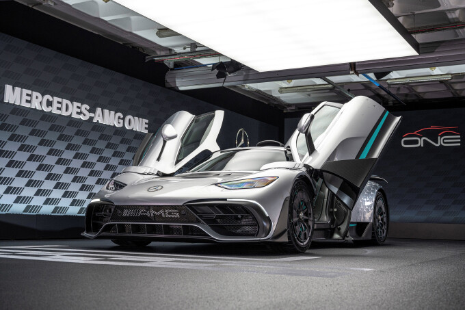 Mercedes-AMG ONE (Kraftstoffverbrauch gewichtet, kombiniert: 8,7 l/100 km; CO2 Emissionen gewichtet,