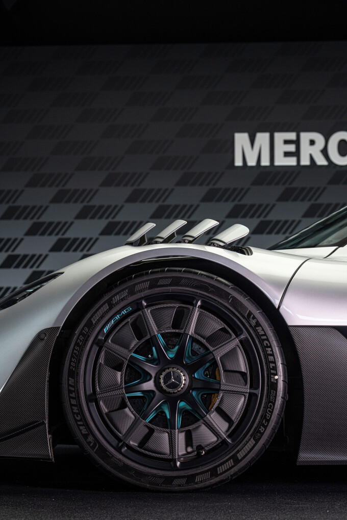 Mercedes-AMG ONE (Kraftstoffverbrauch gewichtet, kombiniert: 8,7 l/100 km; CO2 Emissionen gewichtet,