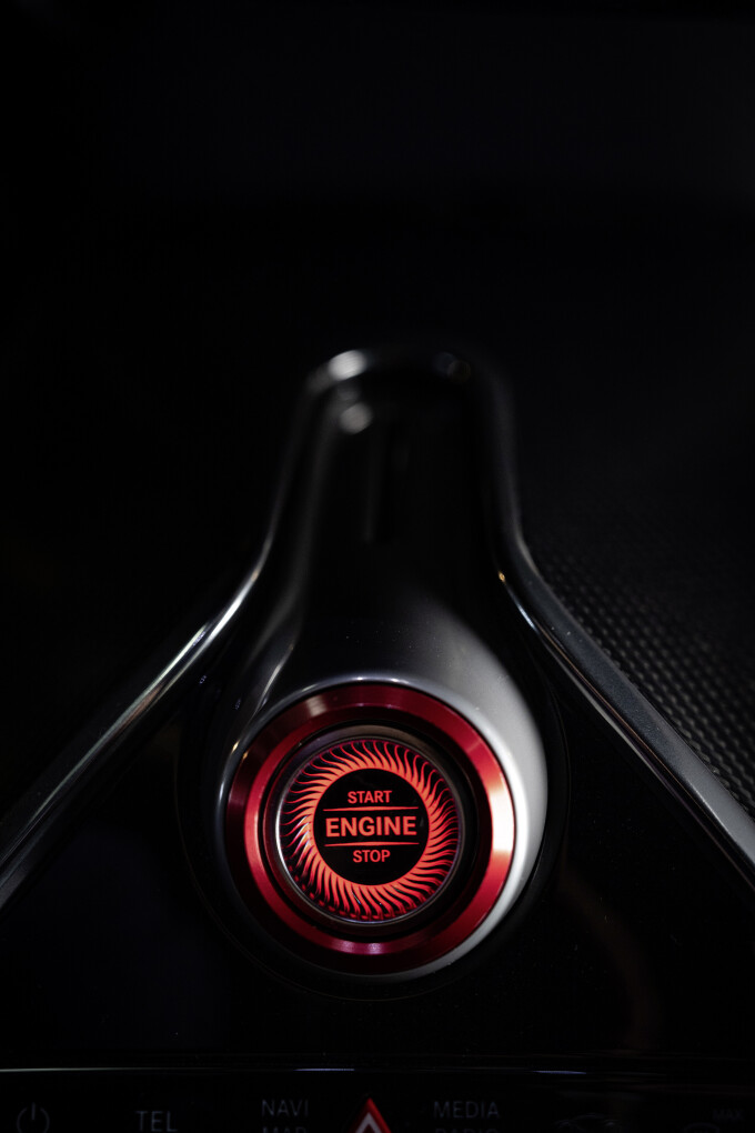 Mercedes-AMG ONE (Kraftstoffverbrauch gewichtet, kombiniert: 8,7 l/100 km; CO2 Emissionen gewichtet,