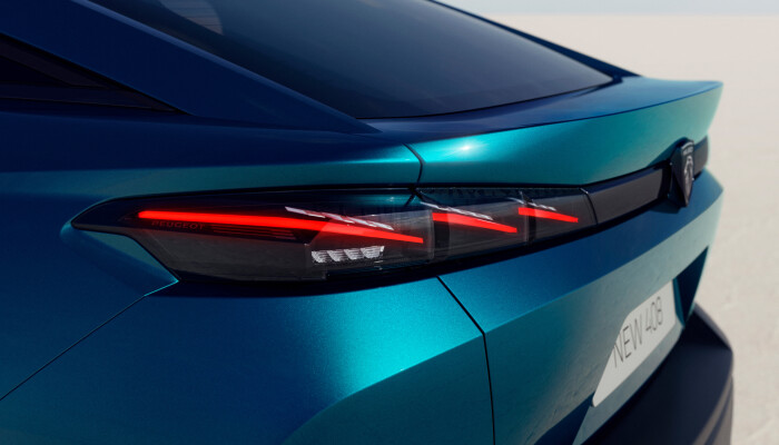 PEUGEOT_408PHEV_2206STYP_054f158be2a03b363c9.jpg