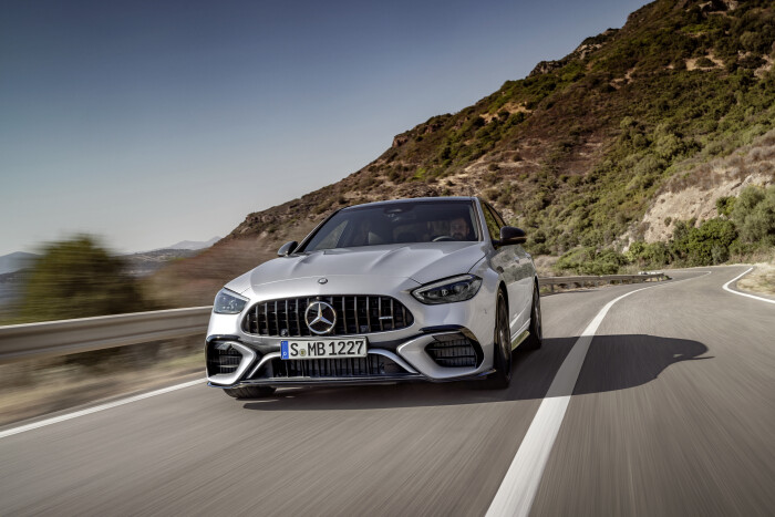 [Mercedes-AMG C 63 S E PERFORMANCE Limousine und T-Modell | Kraftstoffverbrauch kombiniert: 6,9 l/10