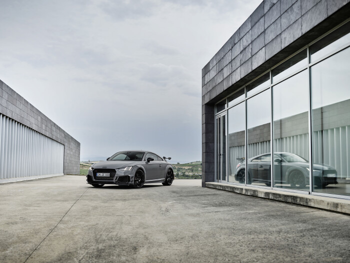 Static photo, Colour: Nardo grey