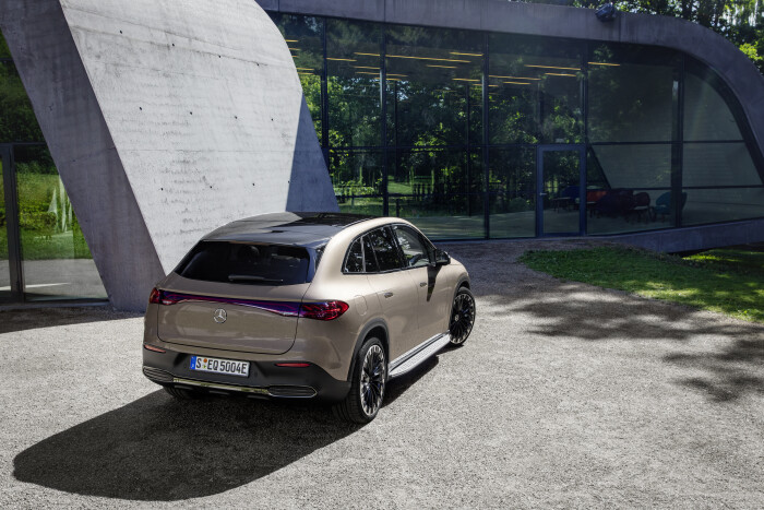 Mercedes-EQ. EQE SUV. AMG Line Exterior, Night Package, Velvet brown metallic, 22" AMG multi-spoke l