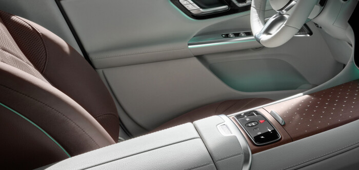 Mercedes-EQ. EQE SUV. AMG Line Exterior, Night Package, Velvet brown metallic, 22" AMG multi-spoke l