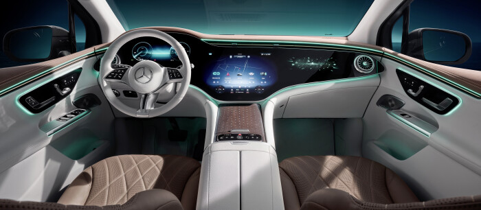 Mercedes-EQ. EQE SUV. AMG Line Exterior, Night Package, Velvet brown metallic, 22" AMG multi-spoke l