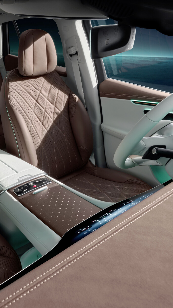 Mercedes-EQ. EQE SUV. AMG Line Exterior, Night Package, Velvet brown metallic, 22" AMG multi-spoke l