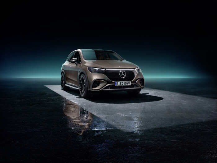 Mercedes-EQ. EQE SUV. AMG Line Exterior, Night Package, Velvet brown metallic, 22" AMG multi-spoke l