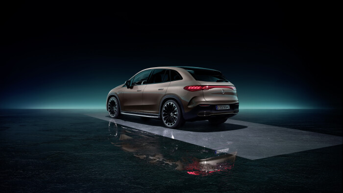 Mercedes-EQ. EQE SUV. AMG Line Exterior, Night Package, Velvet brown metallic, 22" AMG multi-spoke l