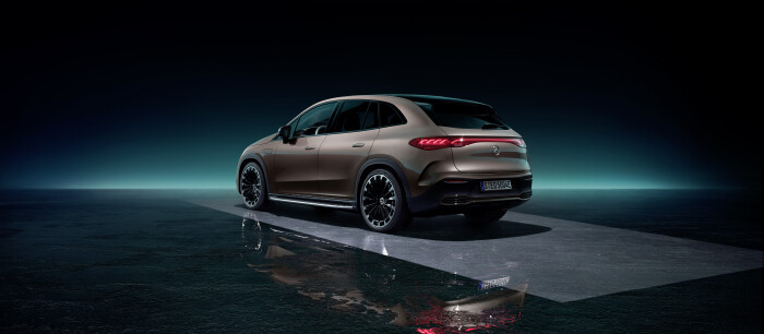 Mercedes-EQ. EQE SUV. AMG Line Exterior, Night Package, Velvet brown metallic, 22" AMG multi-spoke l