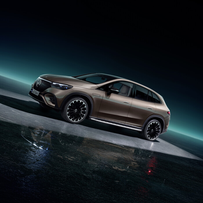Mercedes-EQ. EQE SUV. AMG Line Exterior, Night Package, Velvet brown metallic, 22" AMG multi-spoke l