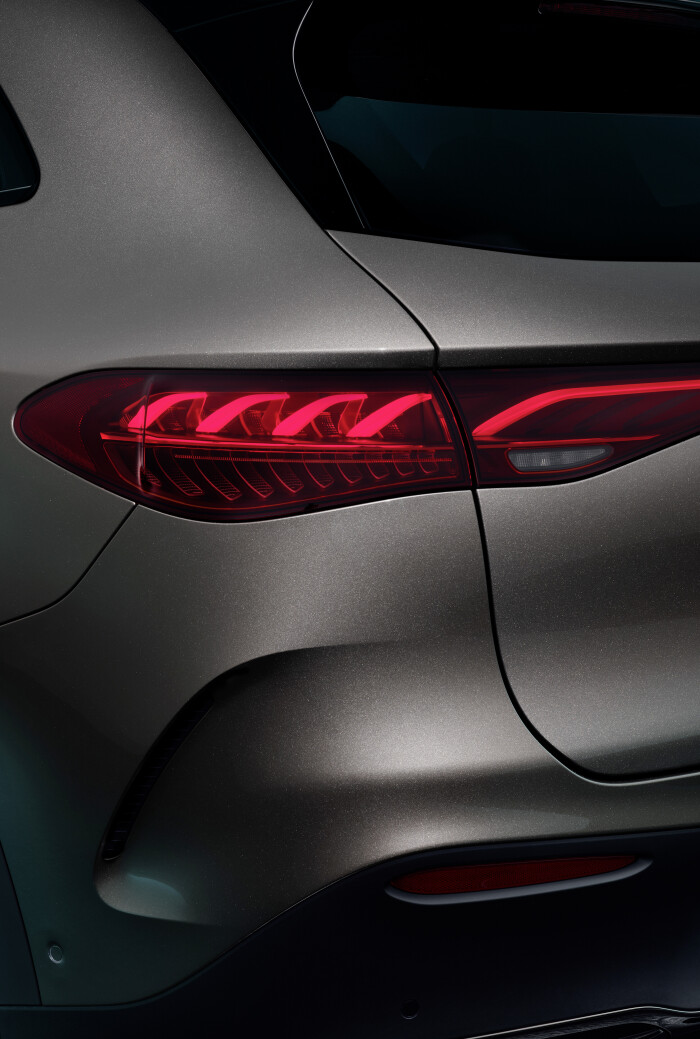 Mercedes-EQ. EQE SUV. AMG Line Exterior, Night Package, Velvet brown metallic, 22" AMG multi-spoke l