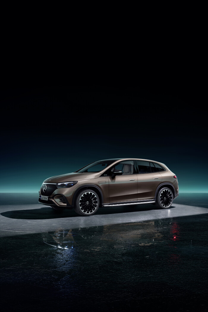 Mercedes-EQ. EQE SUV. AMG Line Exterior, Night Package, Velvet brown metallic, 22" AMG multi-spoke l