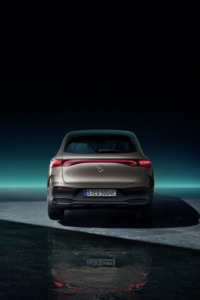 Mercedes-EQ. EQE SUV. AMG Line Exterior, Night Package, Velvet brown metallic, 22" AMG multi-spoke l