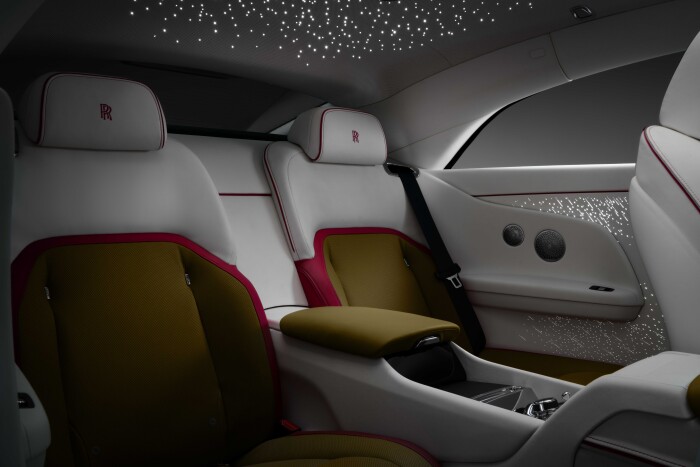 11_SPECTREUNVEILEDTHEFIRSTFULLY-ELECTRICROLLS-ROYCE_REARCABINDARK567cad89dc29cd66.jpg