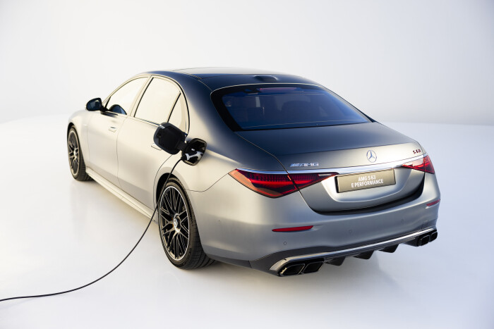 Mercedes-AMG S 63 E PERFORMANCE (Angaben WLTP | Kraftstoffverbrauch gewichtet, kombiniert: 4,4 l/100