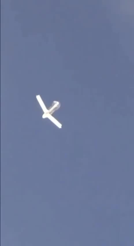 2042227859_oD7xKmfU_b6azWpnOjvHTyeGJ08d89e3a18530b76.mp4