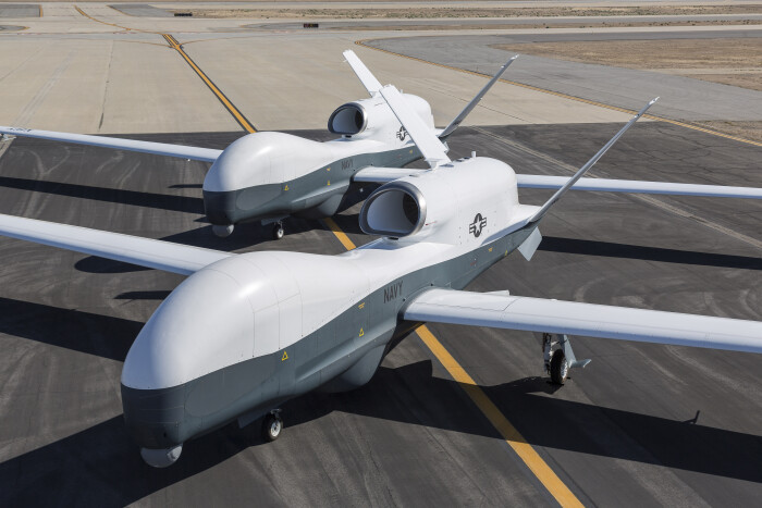 MQ-4Cs_on_ramp_from_above8ec3788b0441f7ee.jpg